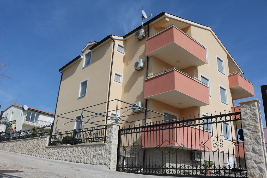 Rogoznica Apartments Kristina Экстерьер фото